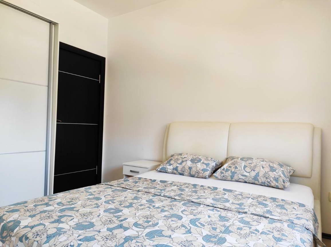 Apartment Adrialux Budva Bagian luar foto