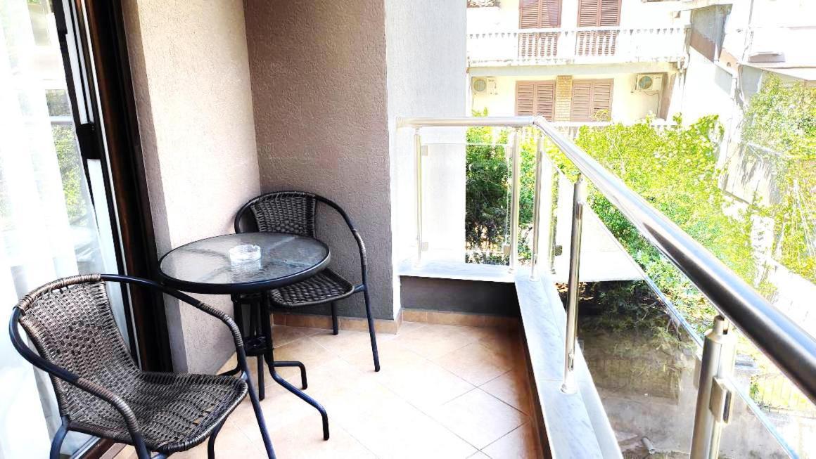 Apartment Adrialux Budva Bagian luar foto