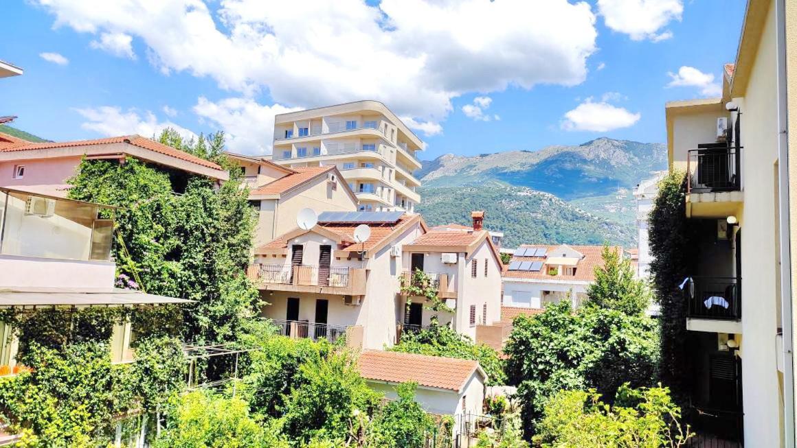 Apartment Adrialux Budva Bagian luar foto