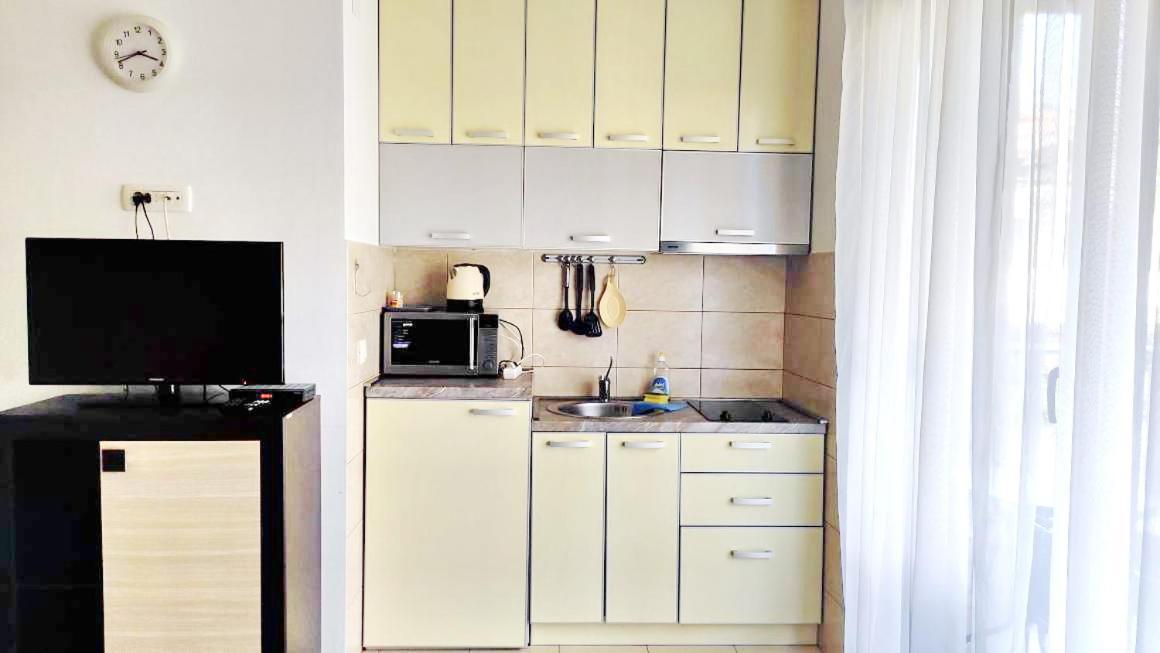 Apartment Adrialux Budva Bagian luar foto