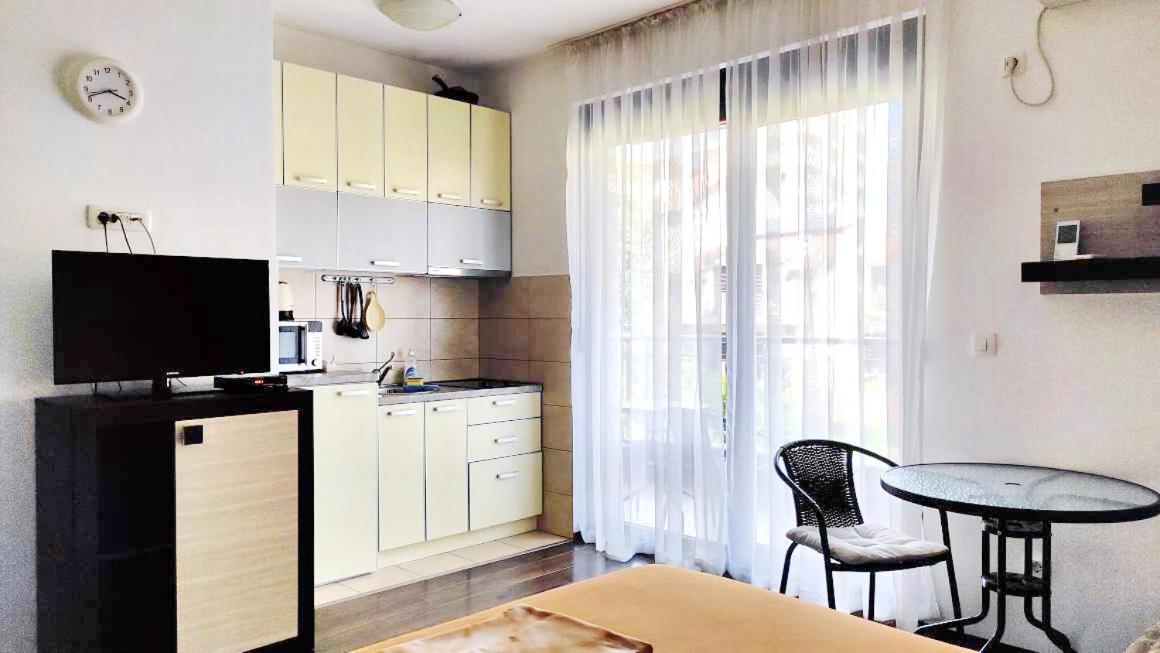 Apartment Adrialux Budva Bagian luar foto