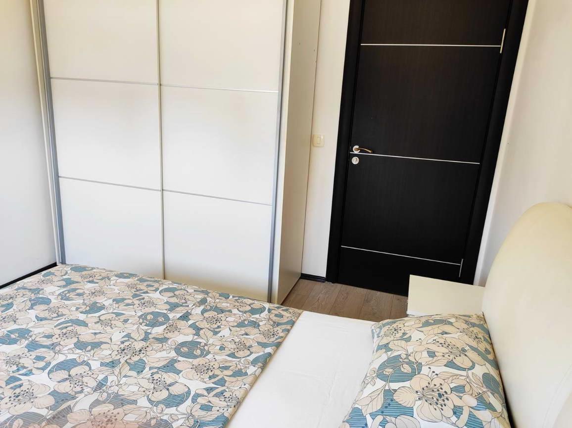 Apartment Adrialux Budva Bagian luar foto