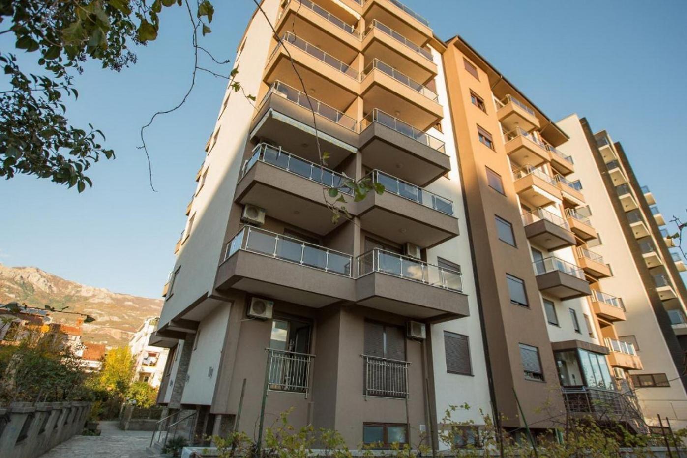 Apartment Adrialux Budva Bagian luar foto